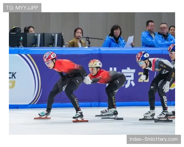 短道速滑世锦赛中国男队5000米接力摘银